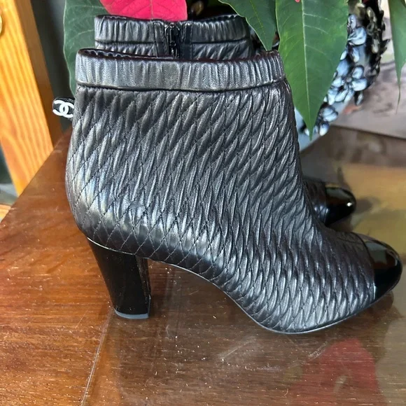 Chanel Leather Patent Boots EU 40 - Picture 2 of 5